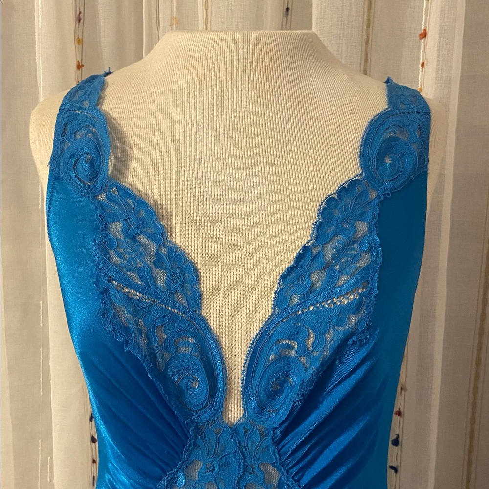 Vintage Olga Deep V Lace Silky Full Length Nightgown - Picture 4 of 8